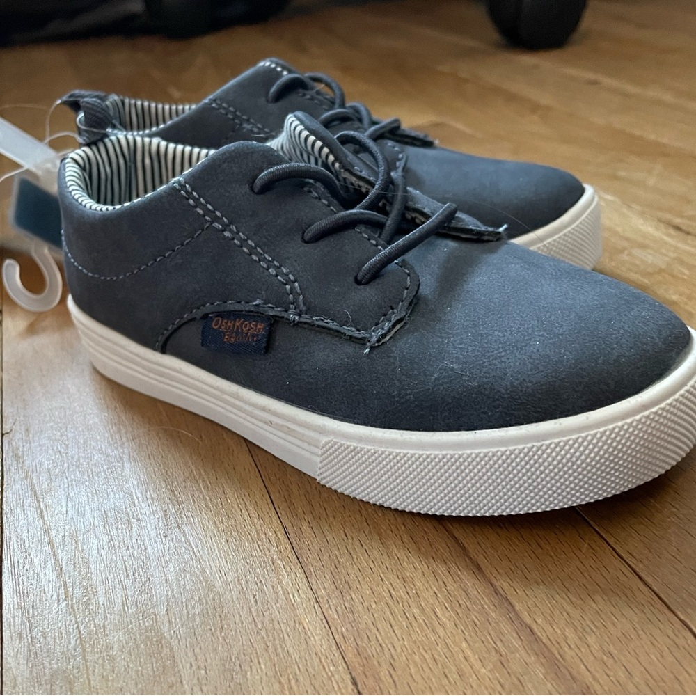 Oshkosh toddler boy shoes size 8